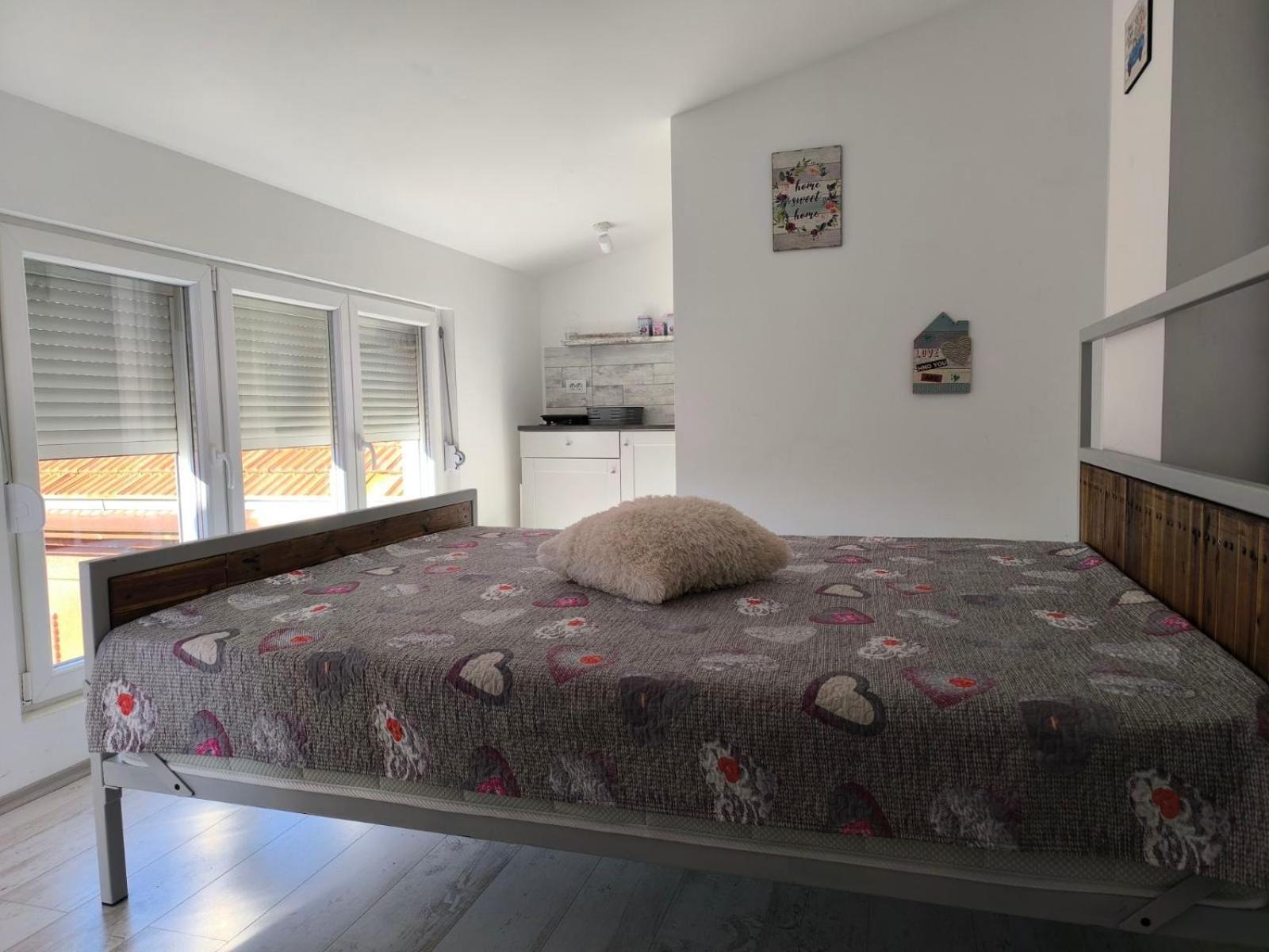 Apartment By The River Ni Exterior foto